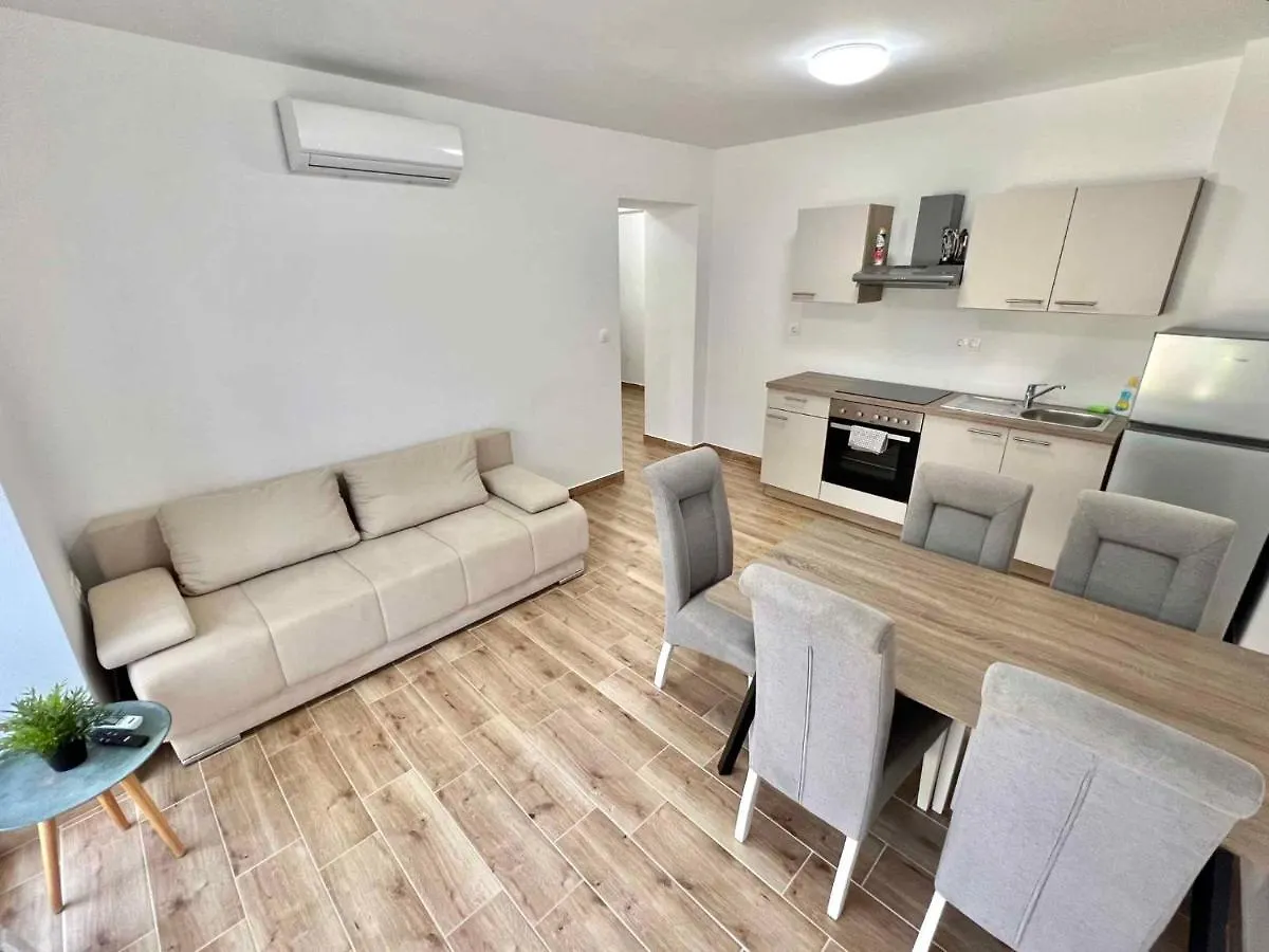 Apartment In Dramalj 42942