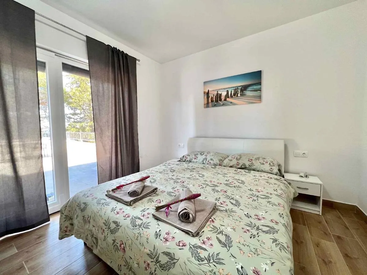 Apartment In Dramalj 42942