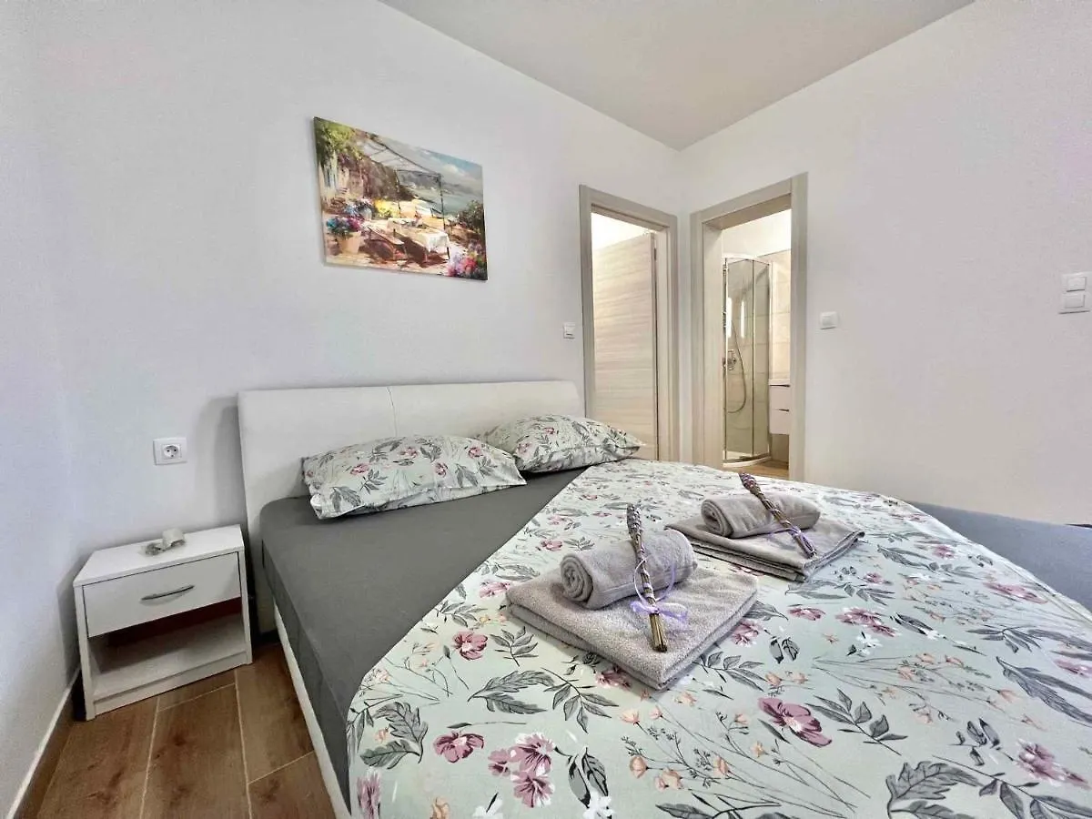 Apartment In Dramalj 42942